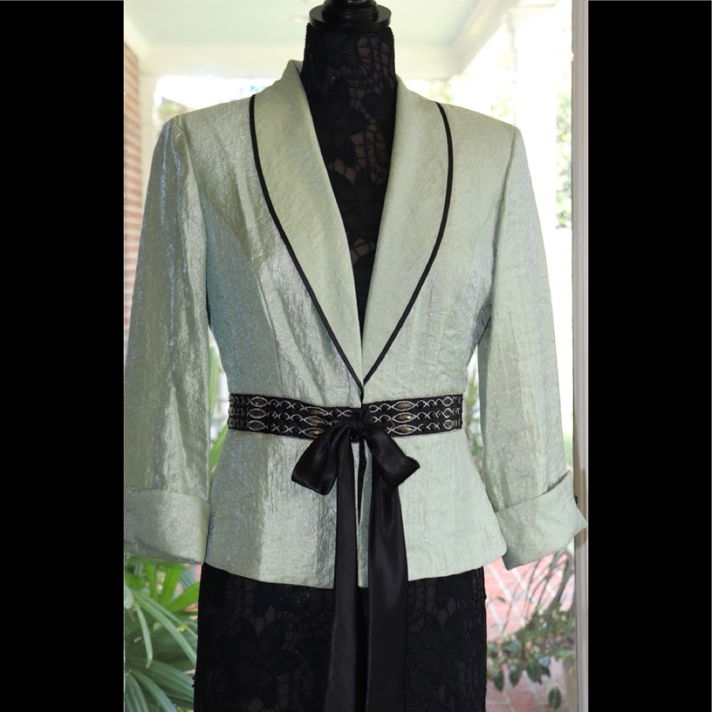 EXPO NEW YORK MINT GREEN JACKET AND SLEEVELESS TOP